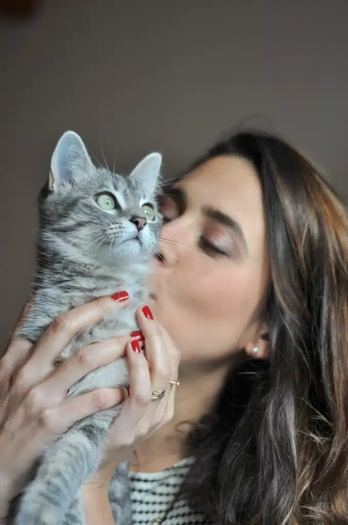 Notre histoire : Marie la créatrice et son chat Simone